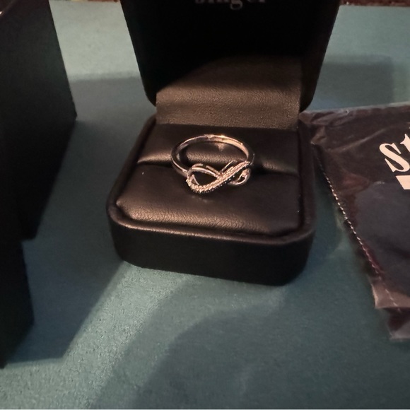 Size 8 Silver Legacy Infinity Ring with black and white diamonds - Picture 3 of 9